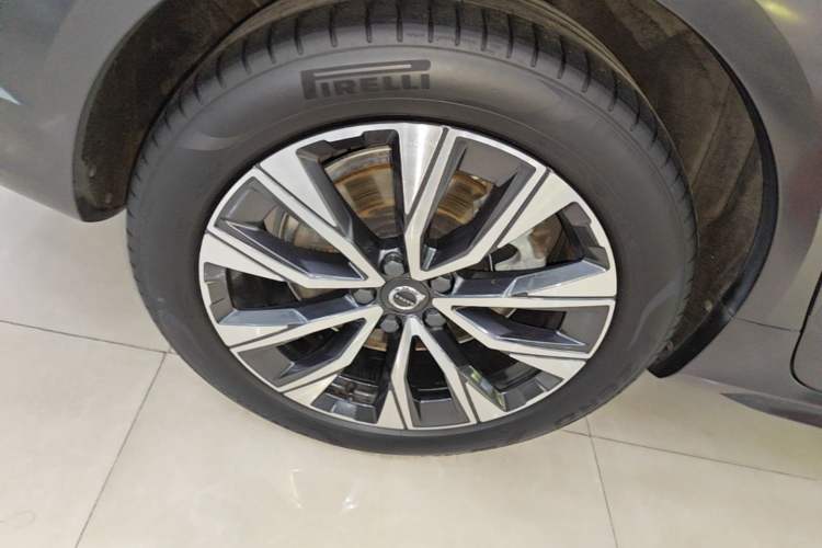 Used Volvo V90 2021 Cross Country B5 AWD Smart Range Edition Right Rear Wheel Hub