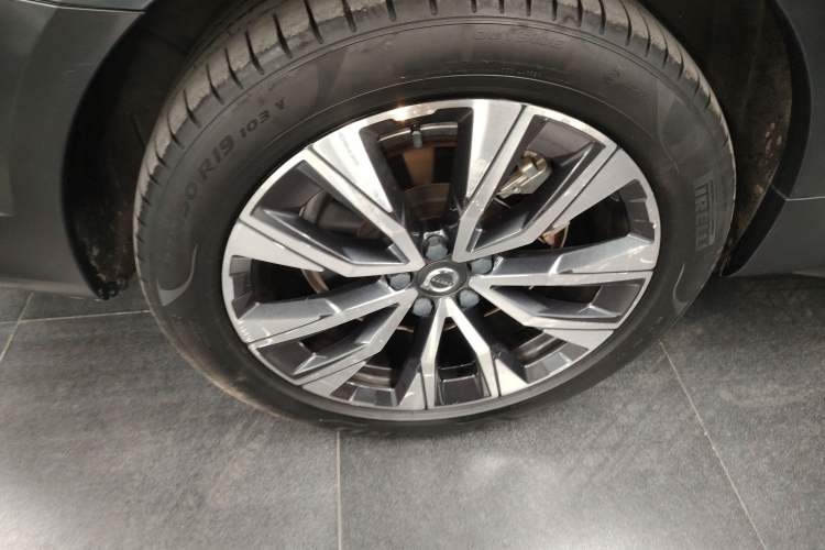 Used Volvo V90 2021 Cross Country B5 AWD Smart Range Edition Right Rear Wheel Hub