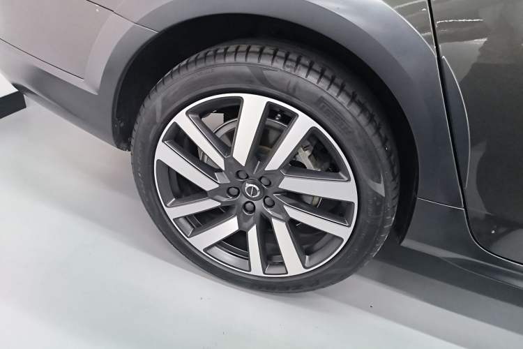 Used Volvo V90 2021 Cross Country B5 AWD Prestige Edition Right Rear Wheel Hub