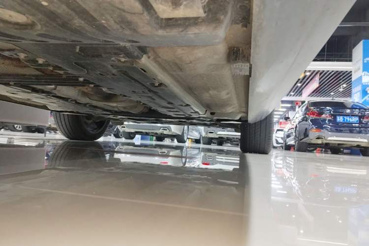 Used Volvo V90 2021 Cross Country B5 AWD Prestige Edition Right Side Sill