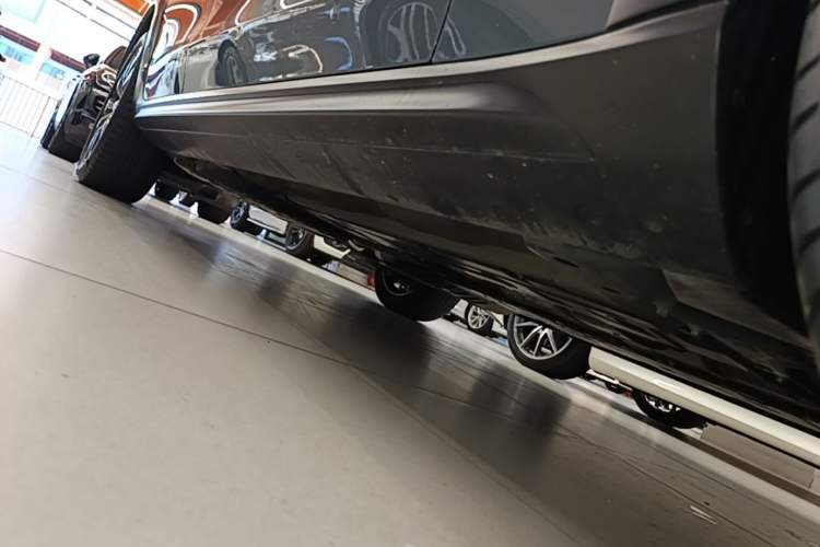 Used Volvo V90 2021 Cross Country B5 AWD Smart Range Edition Right Side Sill