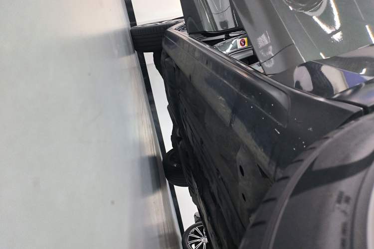 Used Volvo V90 2021 Cross Country B5 AWD Prestige Edition Right Side Sill