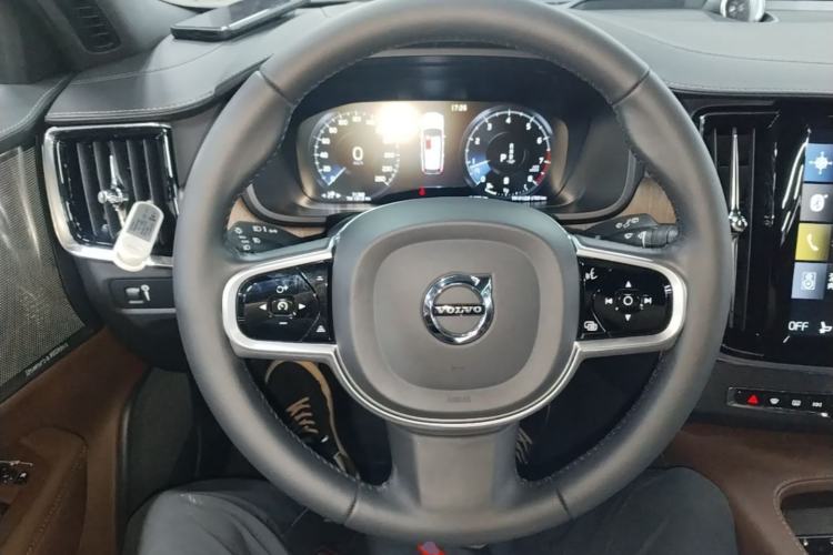 Used Volvo V90 2021 Cross Country B5 AWD Prestige Edition Steering Wheel
