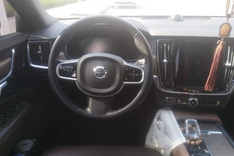 Used Volvo V90 2021 Cross Country B5 AWD Smart Range Edition Steering Wheel