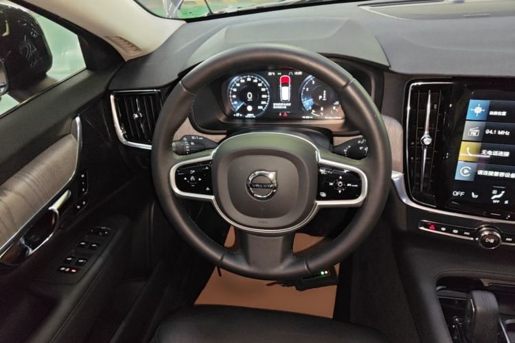 Used Volvo V90 2021 Cross Country B5 AWD Smart Range Edition Steering Wheel