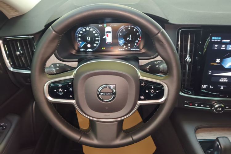 Used Volvo V90 2021 Cross Country B5 AWD Smart Range Edition Steering Wheel