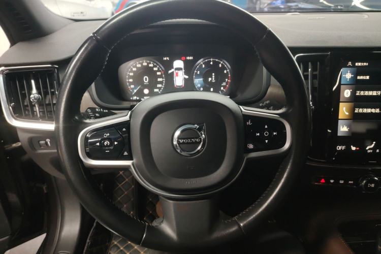 Used Volvo V90 2021 Cross Country B5 AWD Smart Range Edition Steering Wheel