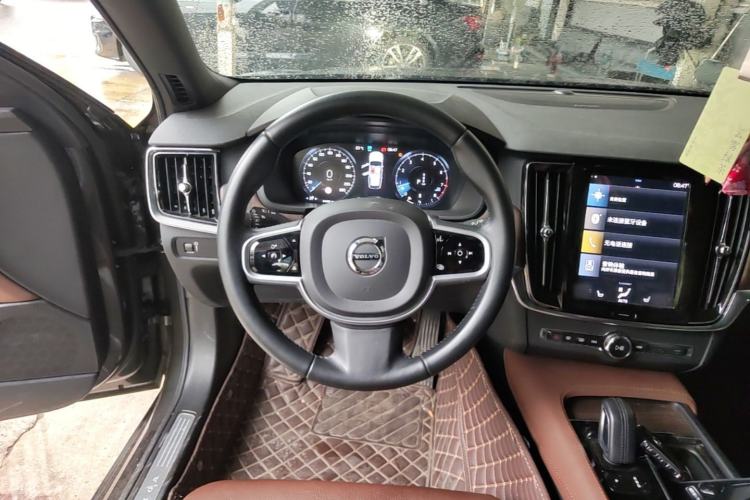 Used Volvo V90 2021 Cross Country B5 AWD Smart Range Edition Steering Wheel