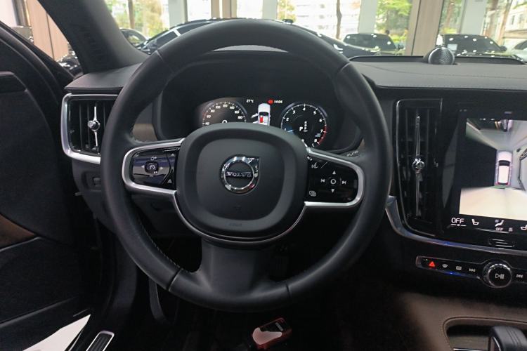 Used Volvo V90 2021 Cross Country B5 AWD Prestige Edition Steering Wheel