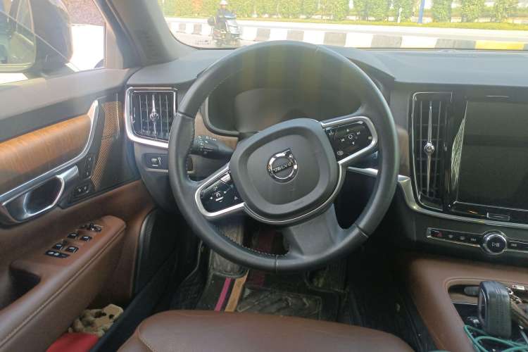 Used Volvo V90 2021 Cross Country B5 AWD Smart Range Edition Steering Wheel
