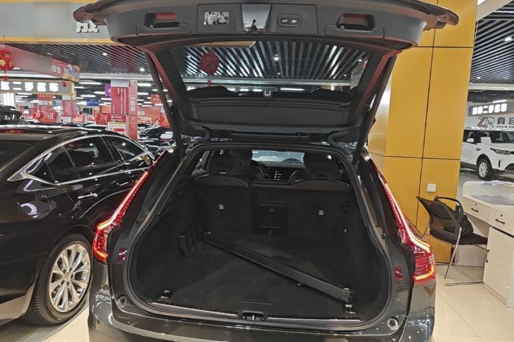Used Volvo V90 2021 Cross Country B5 AWD Smart Range Edition Trunk