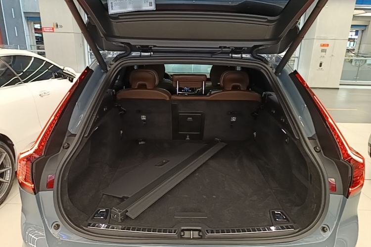 Used Volvo V90 2021 Cross Country B5 AWD Smart Range Edition Trunk