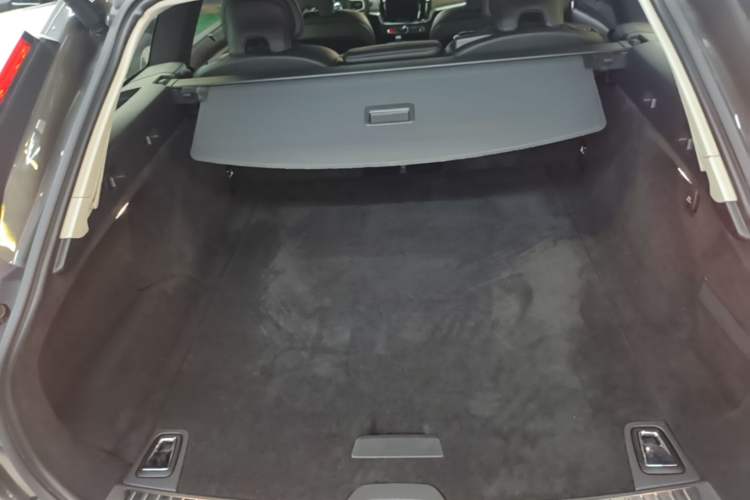 Used Volvo V90 2021 Cross Country B5 AWD Smart Range Edition Trunk