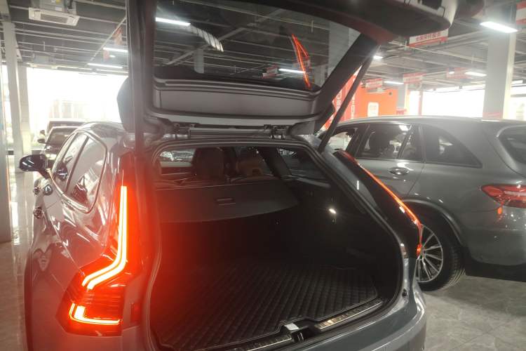 Used Volvo V90 2021 Cross Country B5 AWD Smart Range Edition Trunk