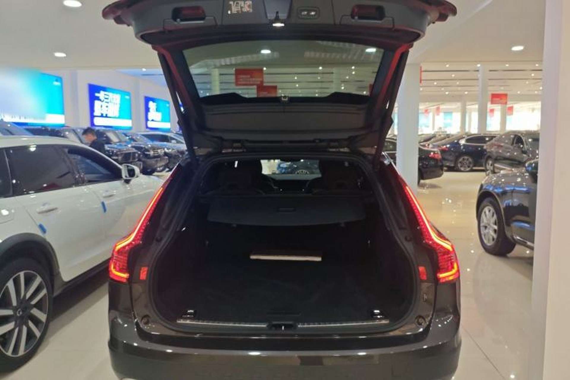 Used Volvo V90 2021 Cross Country B5 AWD Smart Range Edition Trunk