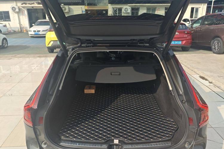 Used Volvo V90 2021 Cross Country B5 AWD Smart Range Edition Trunk
