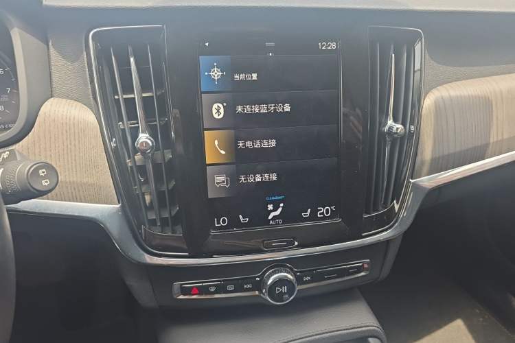 Used Volvo V90 2021 Cross Country B5 AWD Smart Range Edition Audio And AC Panel