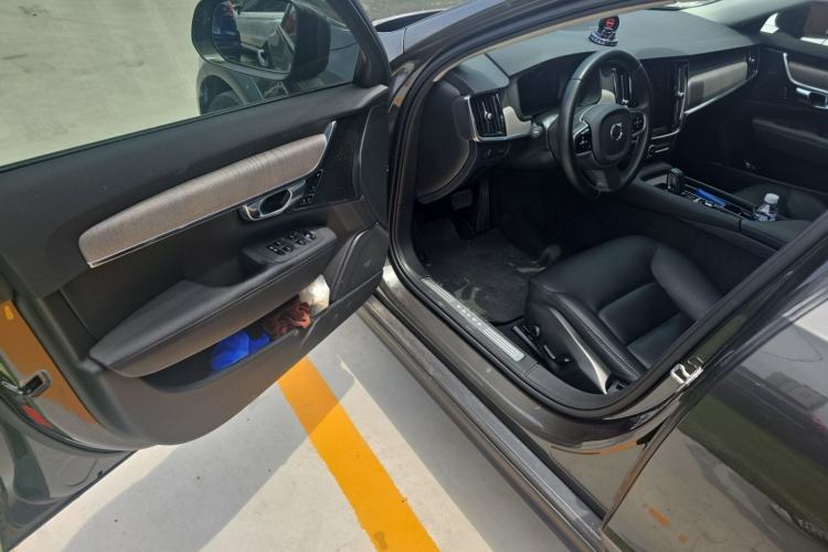 Used Volvo V90 2021 Cross Country B5 AWD Smart Range Edition Driver Seat