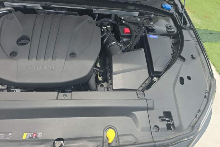 Used Volvo V90 2021 Cross Country B5 AWD Smart Range Edition Engine Bay Left