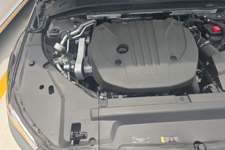 Used Volvo V90 2021 Cross Country B5 AWD Smart Range Edition Engine Bay Right