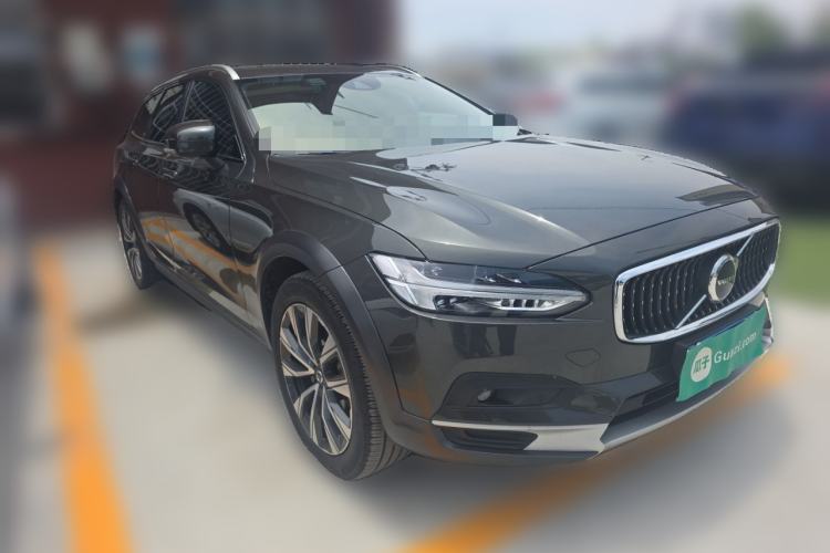 Used Volvo V90 2021 Cross Country B5 AWD Smart Range Edition Front Right 45 Deg