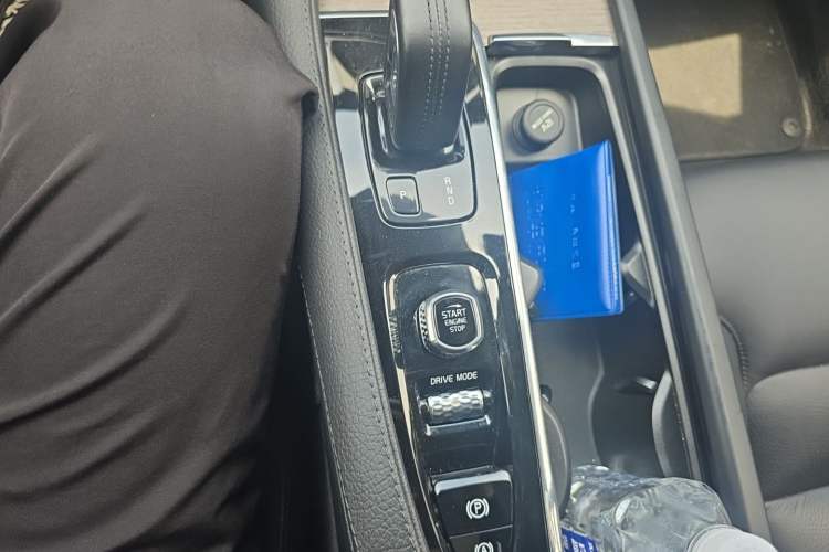 Used Volvo V90 2021 Cross Country B5 AWD Smart Range Edition Gear Lever