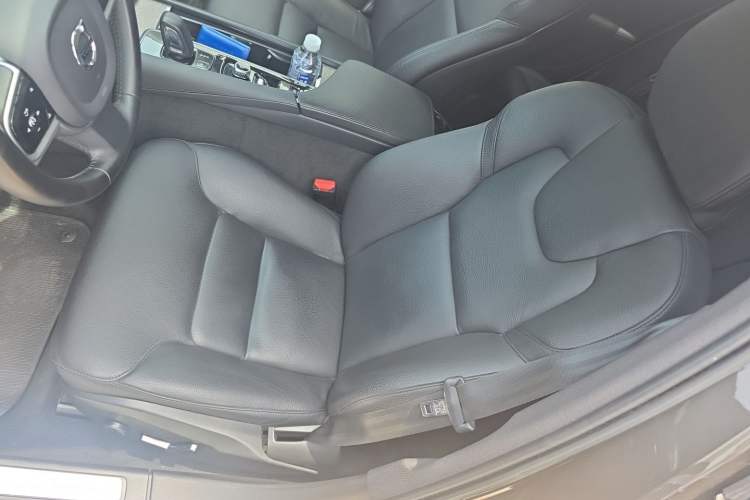 Used Volvo V90 2021 Cross Country B5 AWD Smart Range Edition Left Front Seat