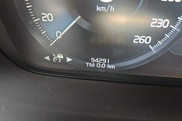 Used Volvo V90 2021 Cross Country B5 AWD Smart Range Edition Odometer Close Up
