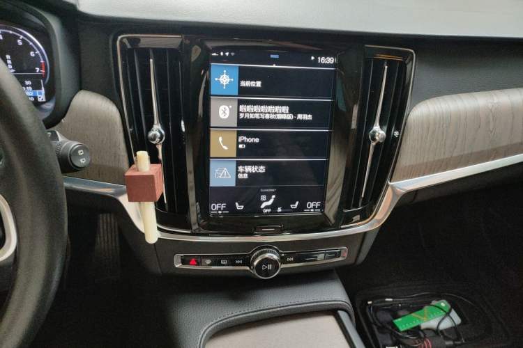 Used Volvo V90 2021 Cross Country B5 AWD Smart Range Edition Audio And AC Panel