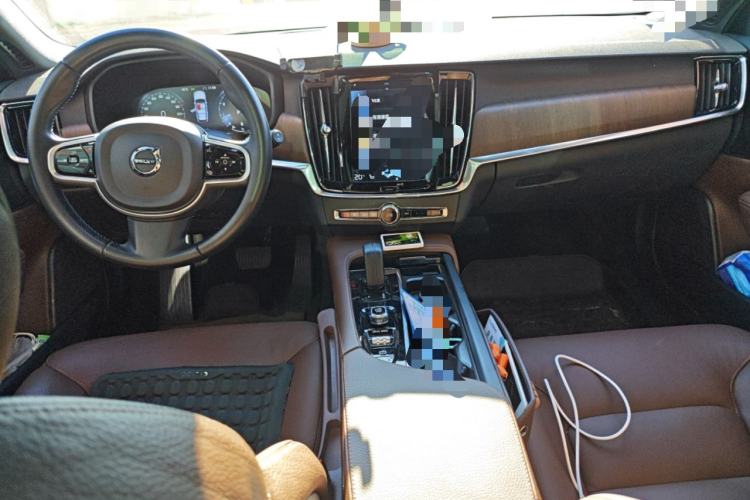 Used Volvo V90 2021 Cross Country B5 AWD Smart Range Edition Center Console