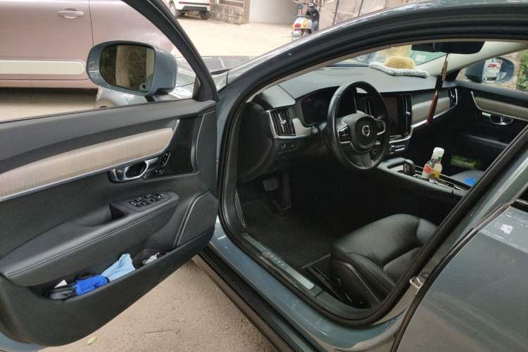 Used Volvo V90 2021 Cross Country B5 AWD Smart Range Edition Driver Seat