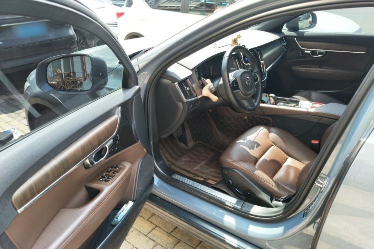 Used Volvo V90 2021 Cross Country B5 AWD Smart Range Edition Driver Seat