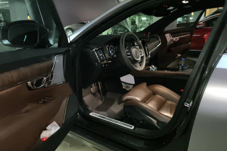 Used Volvo V90 2021 Cross Country B5 AWD Prestige Edition Driver Seat