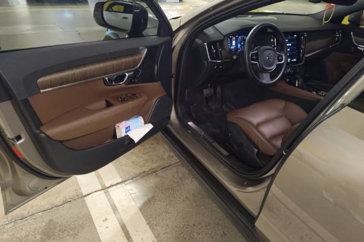 Used Volvo V90 2021 Cross Country B5 AWD Smart Range Edition Driver Seat