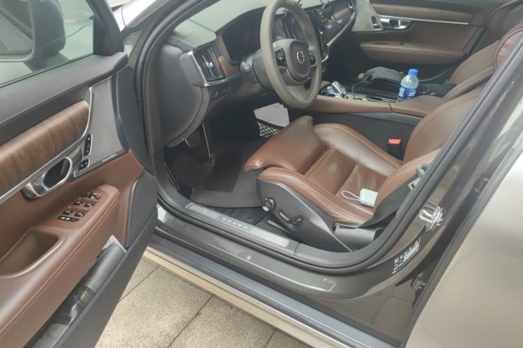 Used Volvo V90 2021 Cross Country B5 AWD Prestige Edition Driver Seat