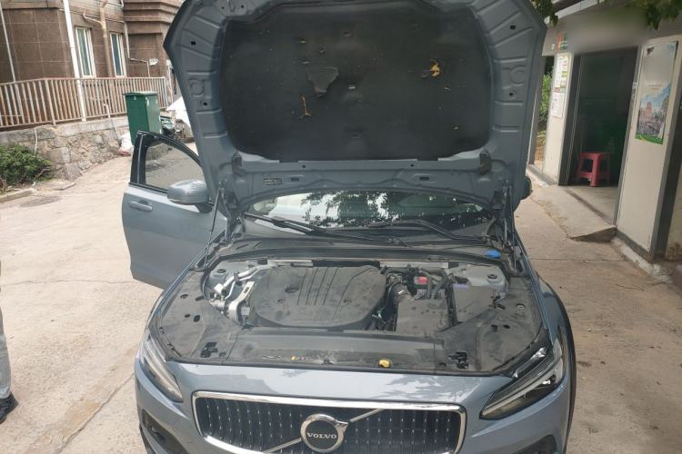 Used Volvo V90 2021 Cross Country B5 AWD Smart Range Edition Engine Bay