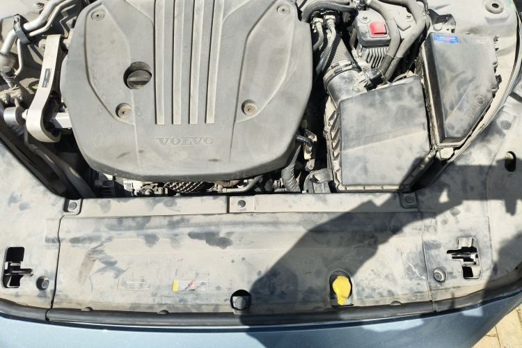 Used Volvo V90 2021 Cross Country B5 AWD Smart Range Edition Engine Bay
