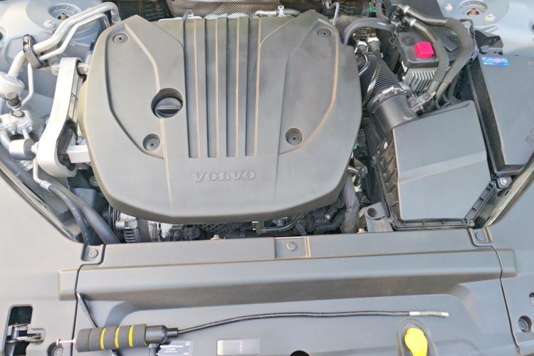 Used Volvo V90 2021 Cross Country B5 AWD Smart Range Edition Engine Bay