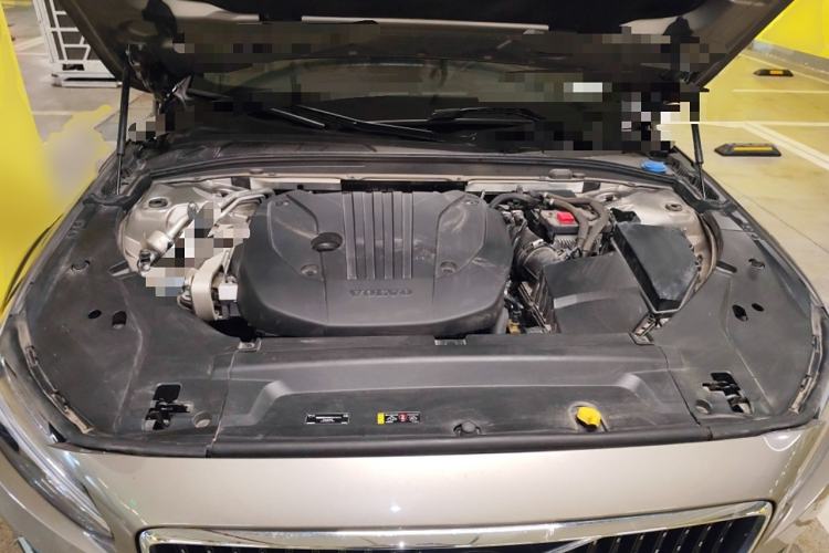 Used Volvo V90 2021 Cross Country B5 AWD Smart Range Edition Engine Bay