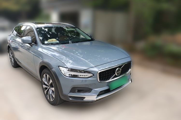Used Volvo V90 2021 Cross Country B5 AWD Smart Range Edition Front Right 45 Deg