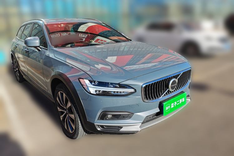 Used Volvo V90 2021 Cross Country B5 AWD Smart Range Edition Front Right 45 Deg