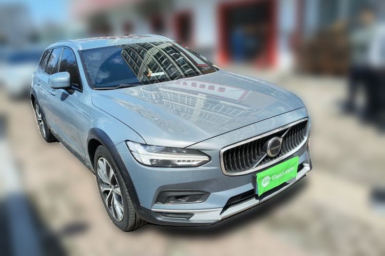 Used Volvo V90 2021 Cross Country B5 AWD Smart Range Edition Front Right 45 Deg