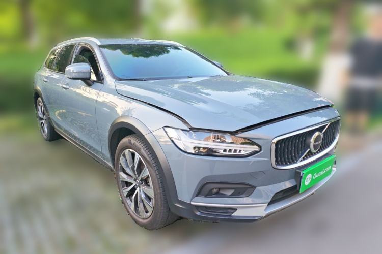 Used Volvo V90 2021 Cross Country B5 AWD Smart Range Edition Front Right 45 Deg