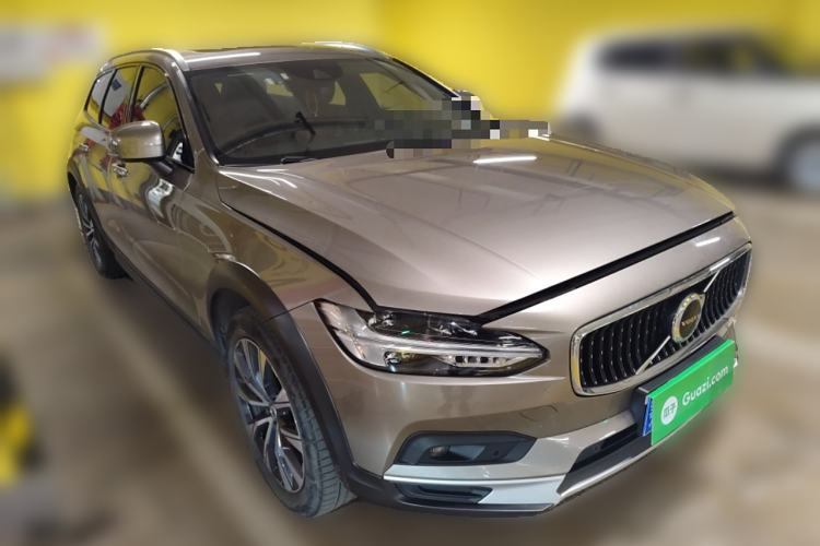 Used Volvo V90 2021 Cross Country B5 AWD Smart Range Edition Front Right 45 Deg