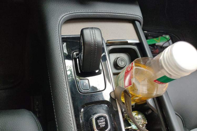 Used Volvo V90 2021 Cross Country B5 AWD Smart Range Edition Gear Lever
