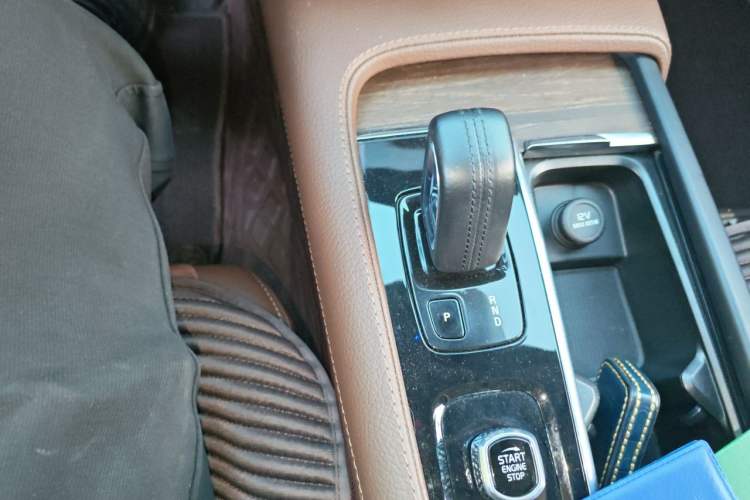 Used Volvo V90 2021 Cross Country B5 AWD Smart Range Edition Gear Lever