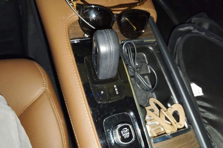 Used Volvo V90 2021 Cross Country B5 AWD Smart Range Edition Gear Lever