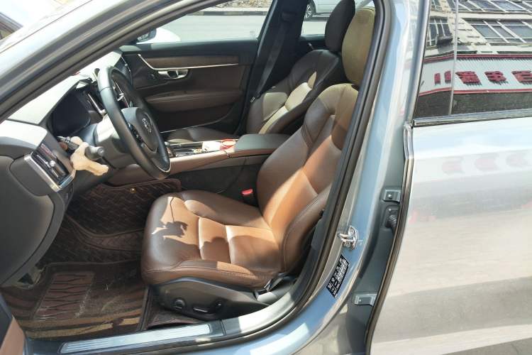 Used Volvo V90 2021 Cross Country B5 AWD Smart Range Edition Left Front Seat