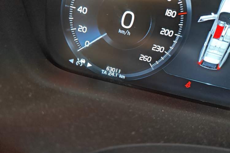 Used Volvo V90 2021 Cross Country B5 AWD Smart Range Edition Odometer Close Up