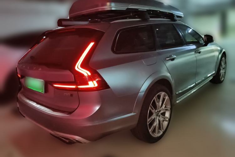 Used Volvo V90 2021 Cross Country B5 AWD Prestige Edition Rear Right 45 Deg